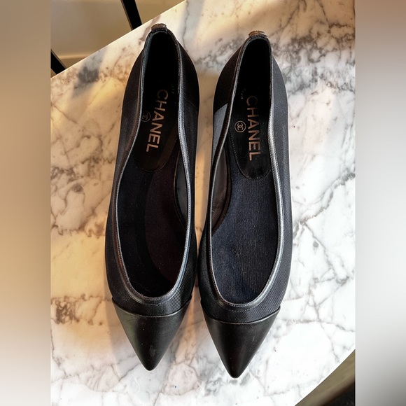 Chanel Interlocking CC Logo Ballet Flats - Picture 2 of 4